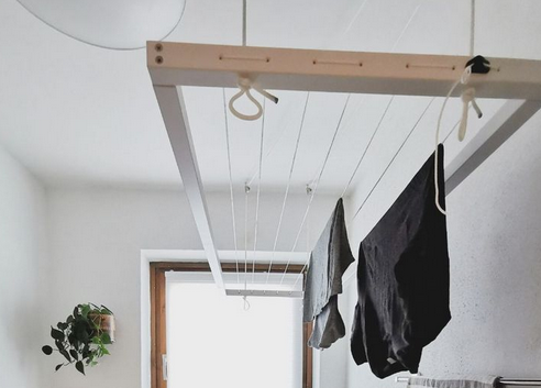 étendoir à poulie et affaire